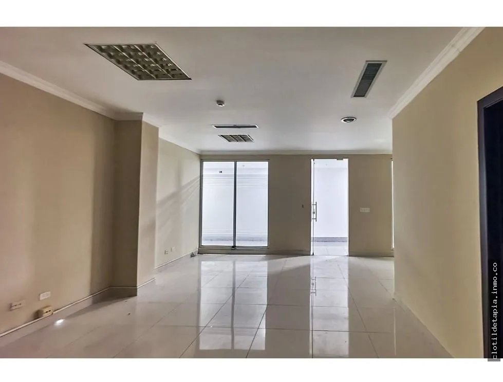 Se vende oficina en top tower, costa del este