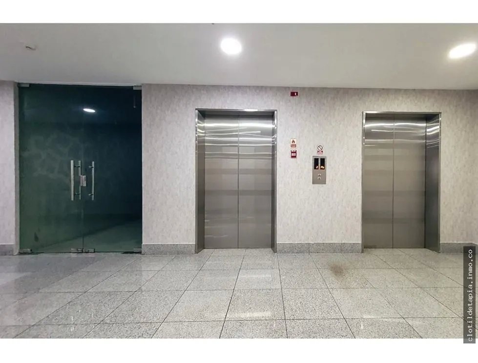 Se vende oficina en top tower, costa del este