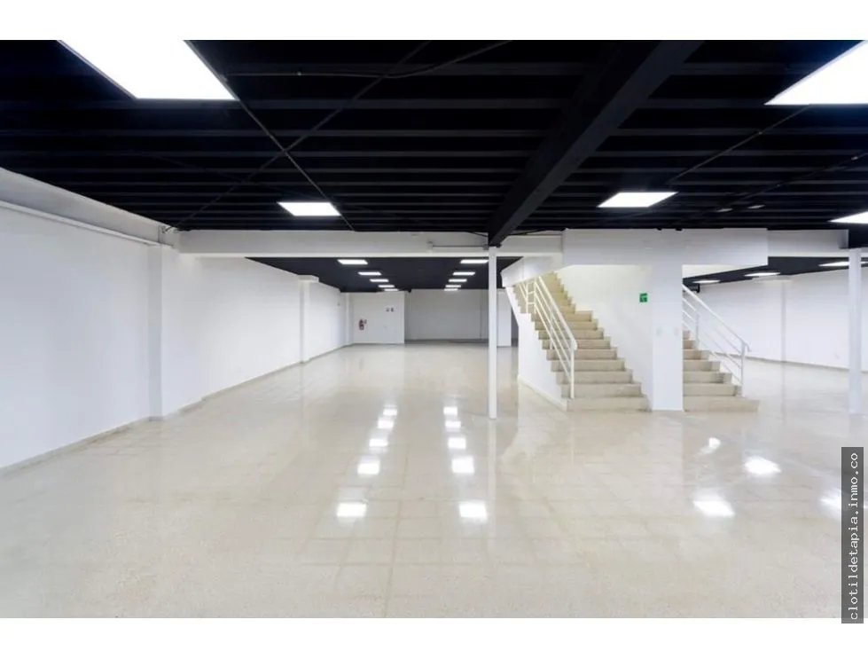 Se alquila local comercial en plaza agora en chanis, parque lefevre