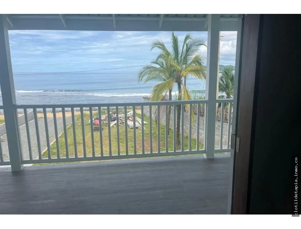 Se vende casa en bocas del toro