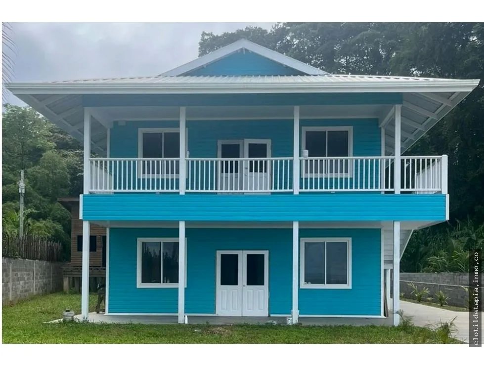 Se vende casa en bocas del toro