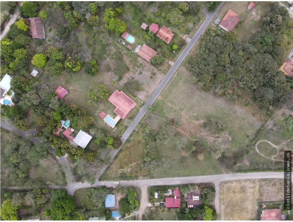 Se vende lote en esquina en nueva gorgona, chame