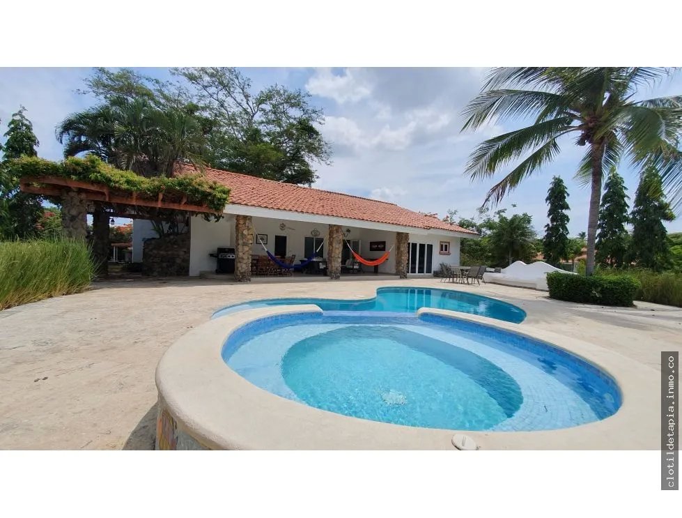 Se vende casa en punta barco village, san carlos