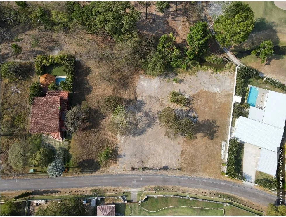 Se vende lote dentro del club de golf de coronado