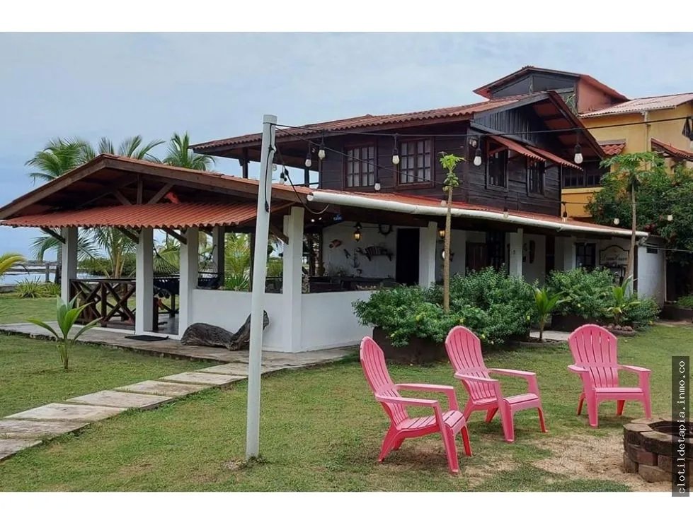 Se vende casa frente al mar, colón, viento frío