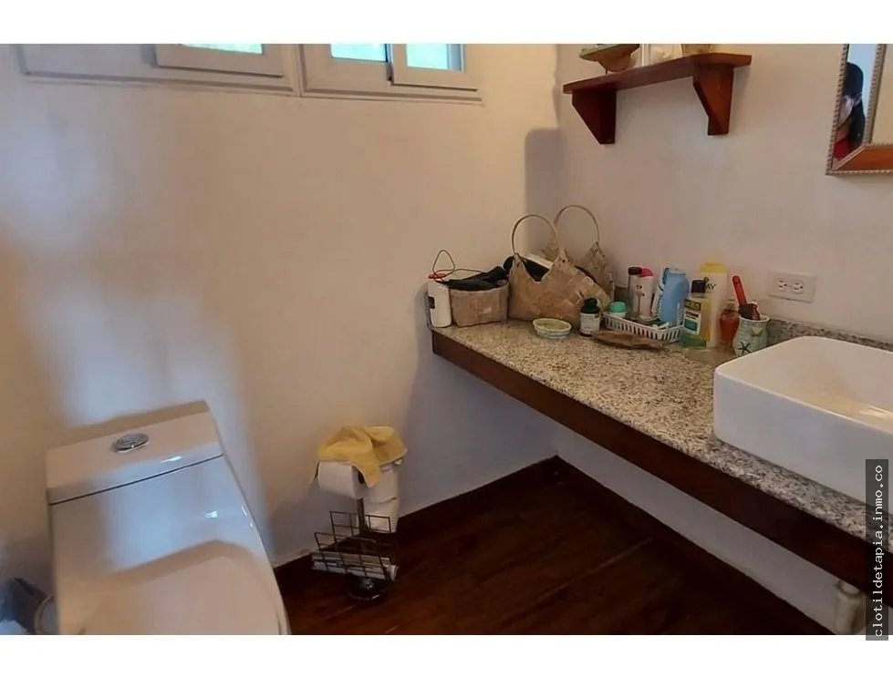 Se vende casa frente al mar, colón, viento frío