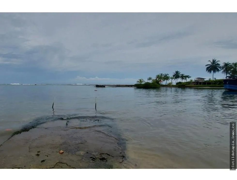 Se vende casa frente al mar, colón, viento frío