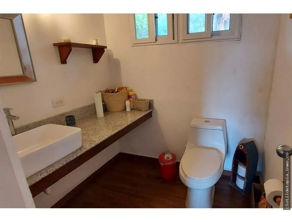 Se vende casa frente al mar, colón, viento frío