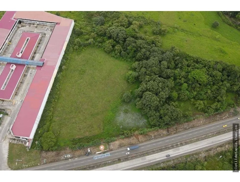 Se vende terreno comercial en pacora