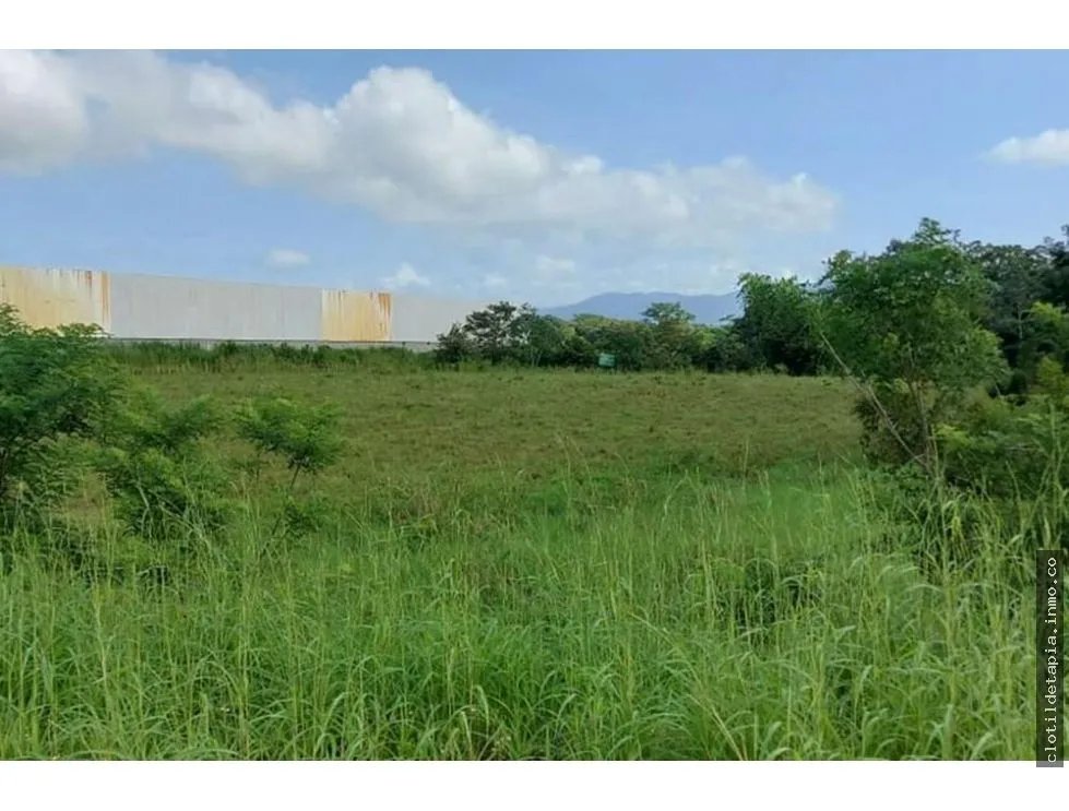 Se vende terreno comercial en pacora