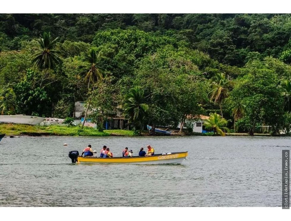 Se vende casa frente al mar en portobelo, colón