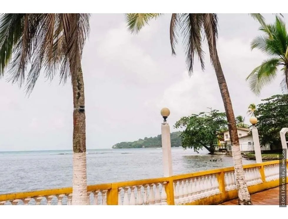 Se vende casa frente al mar en portobelo, colón