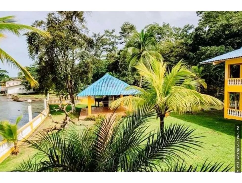 Se vende casa frente al mar en portobelo, colón
