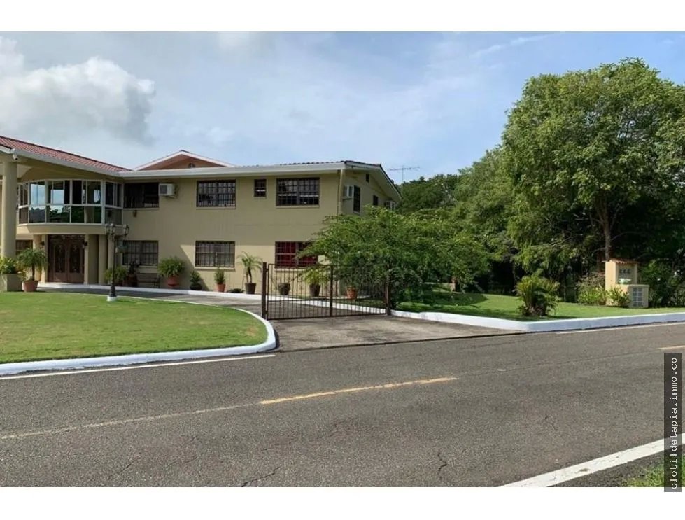 Se vende casa para inversión en clayton, albrook