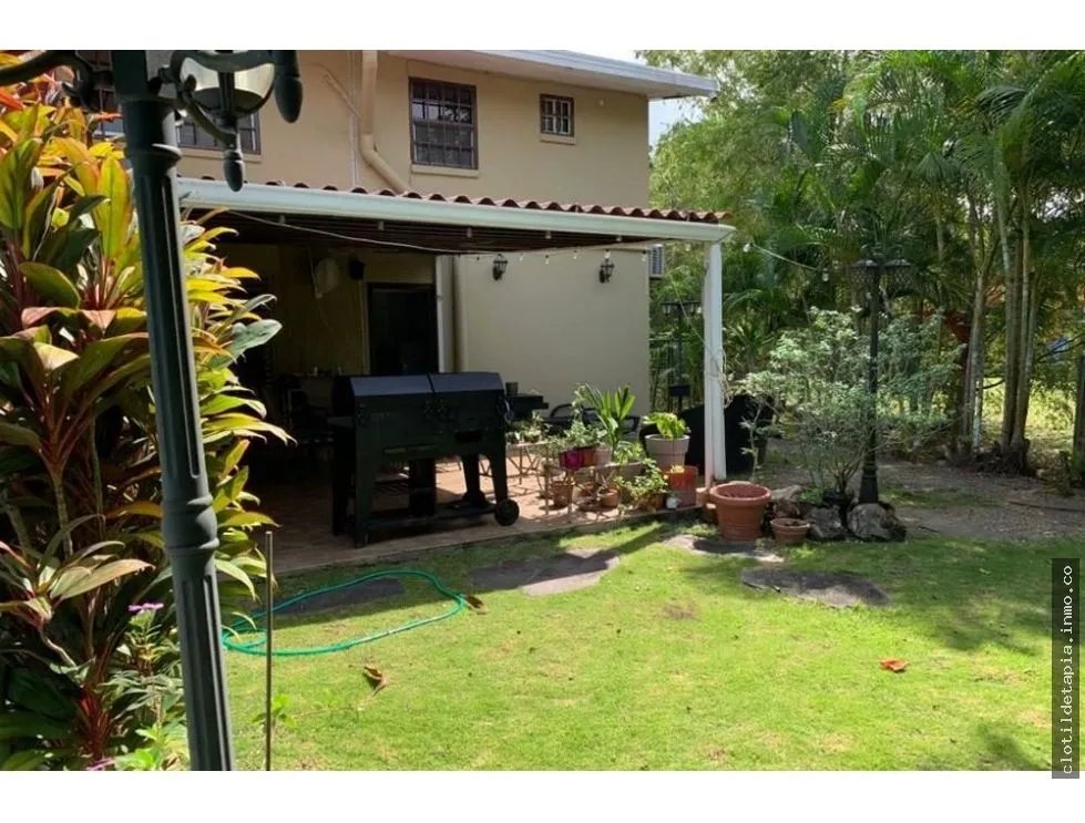 Se vende casa para inversión en clayton, albrook