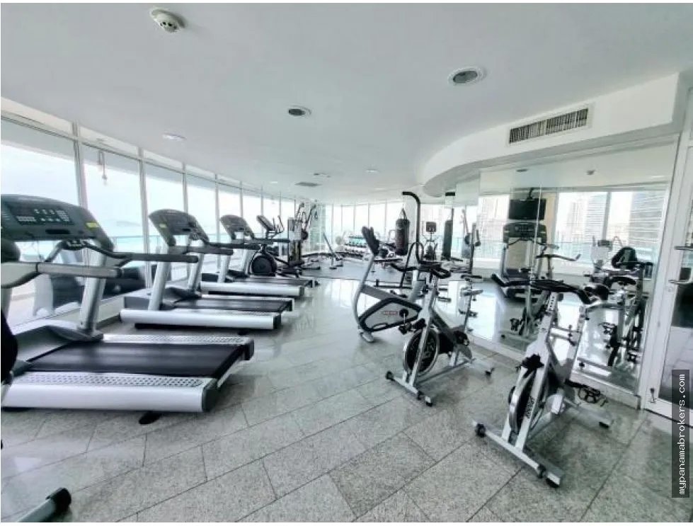 Venta de apartamento vacío en ave. balboa, panamá