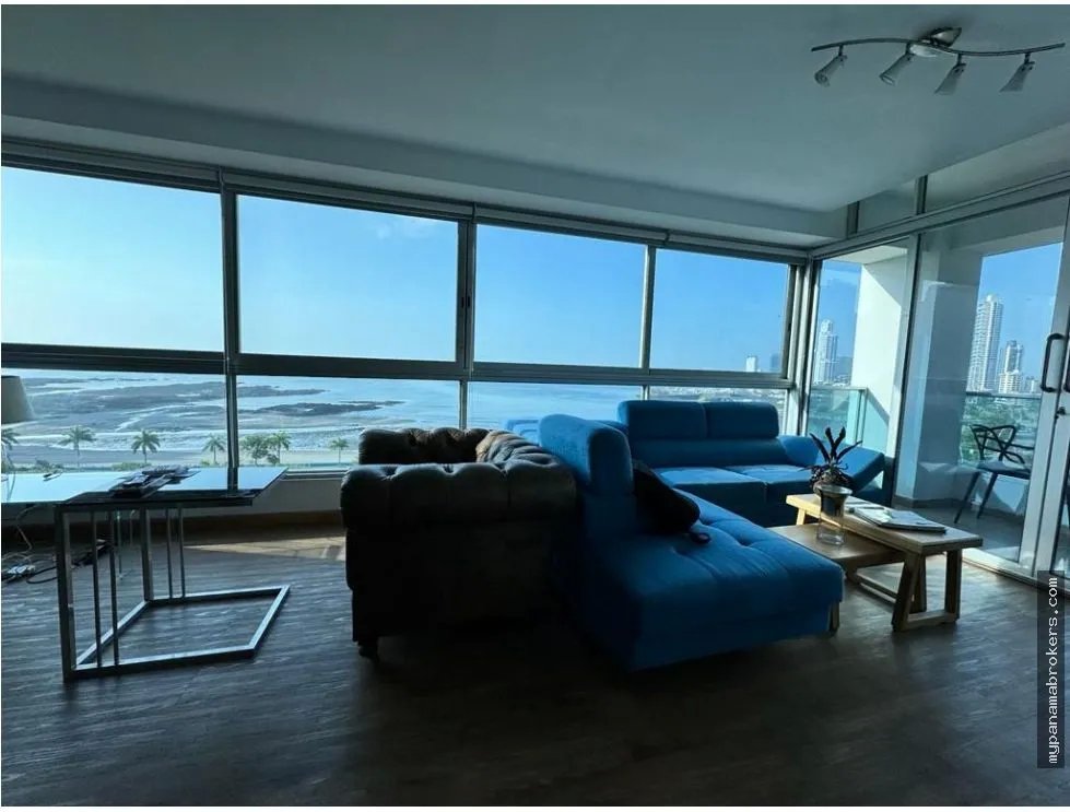 Venta de apartamento vacío en ave. balboa, panamá
