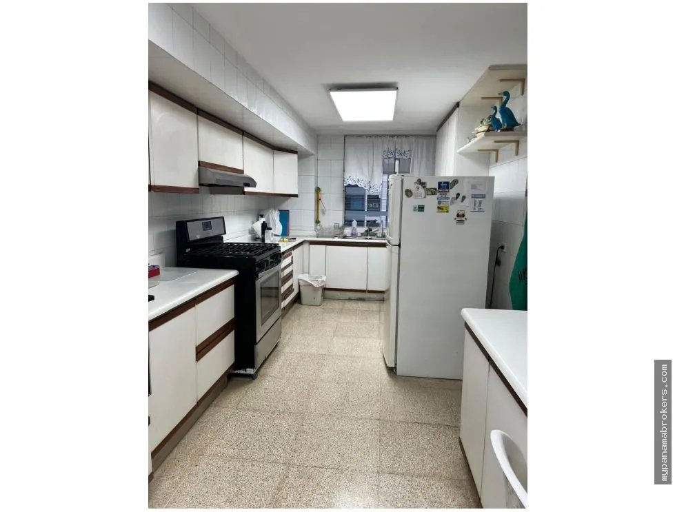 Venta de apartamento vacío ph ana gloria, punta paitilla