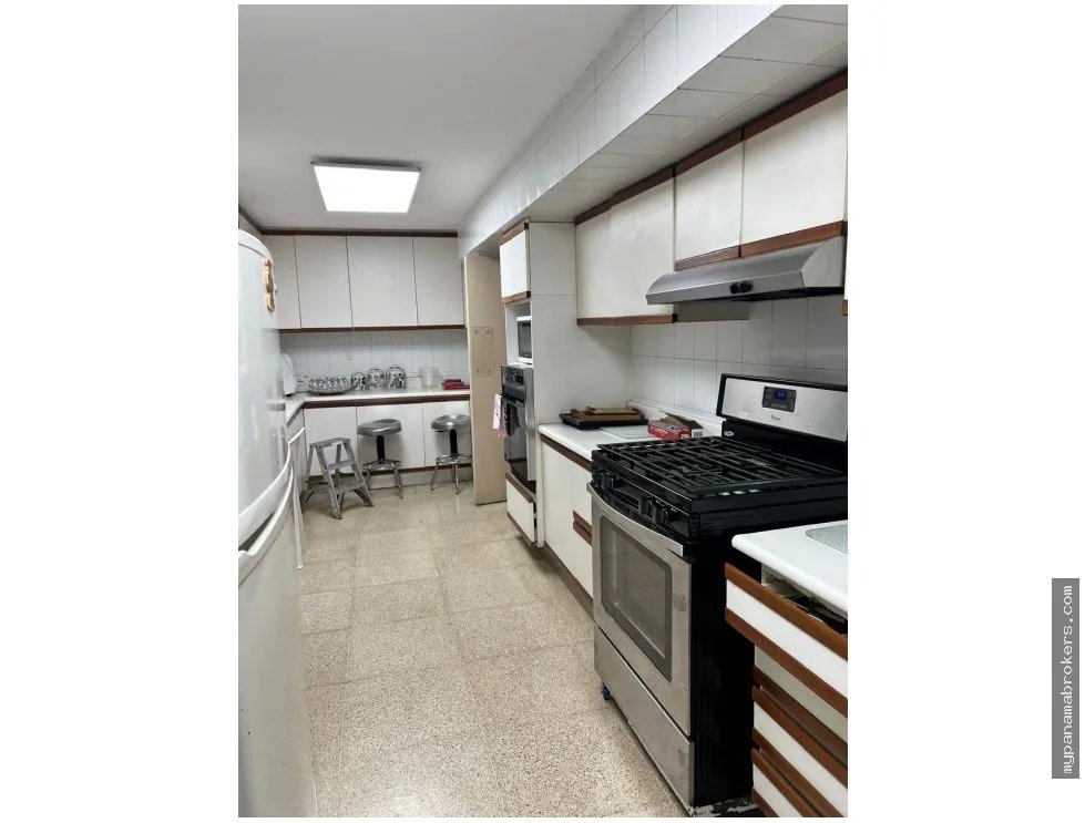 Venta de apartamento vacío ph ana gloria, punta paitilla