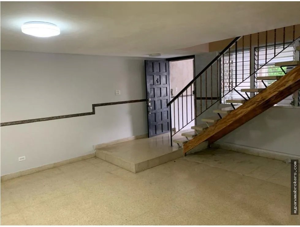 Venta de casa vacia de dos plantas en los angeles, bethania, panama