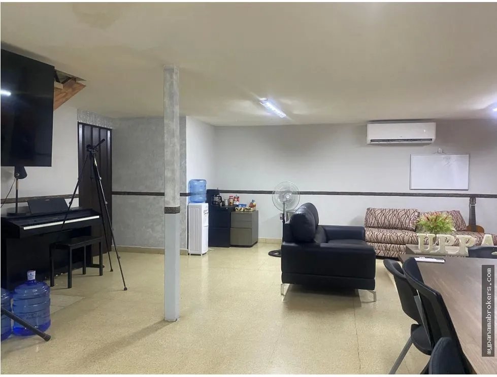 Venta de casa vacia de dos plantas en los angeles, bethania, panama