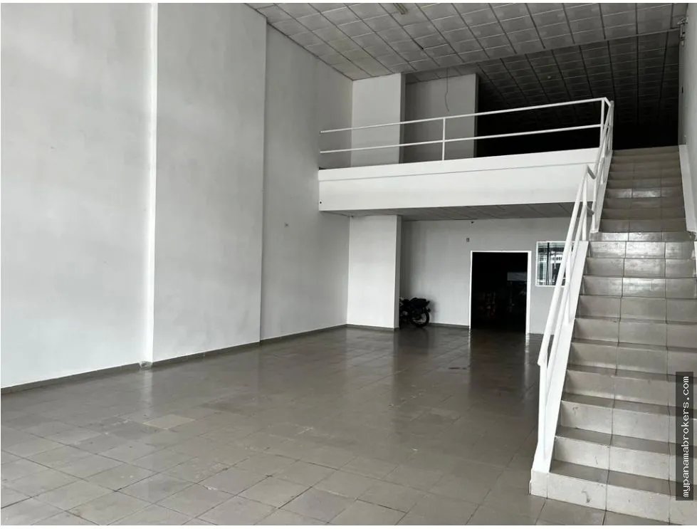 Alquiler de local comercial en plaza mystic hills, el crisol
