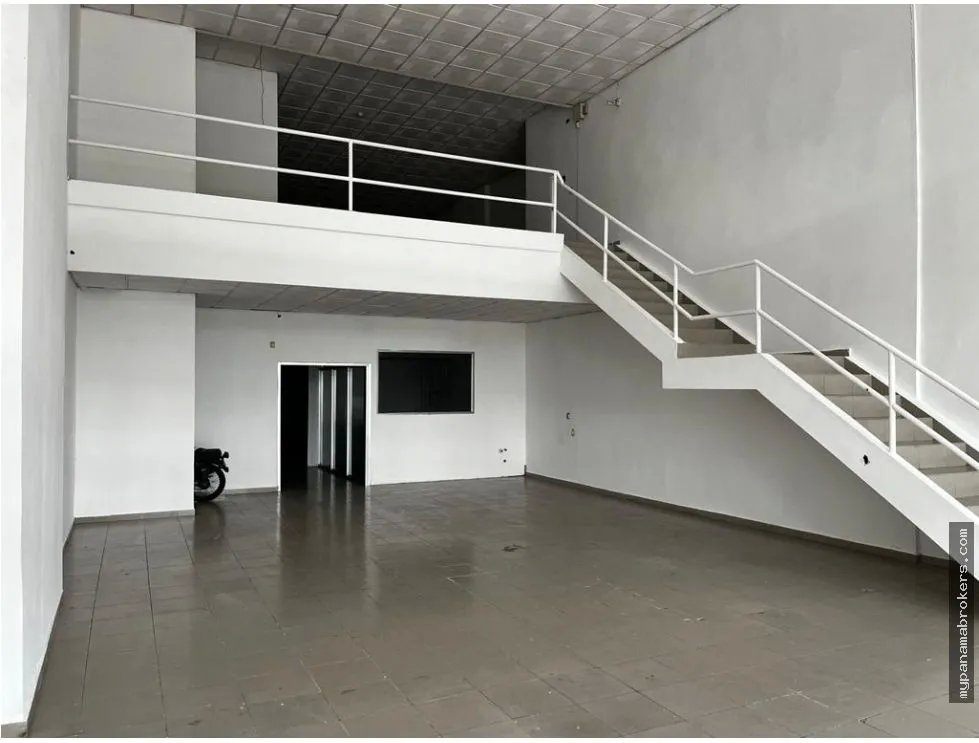 Alquiler de local comercial en plaza mystic hills, el crisol