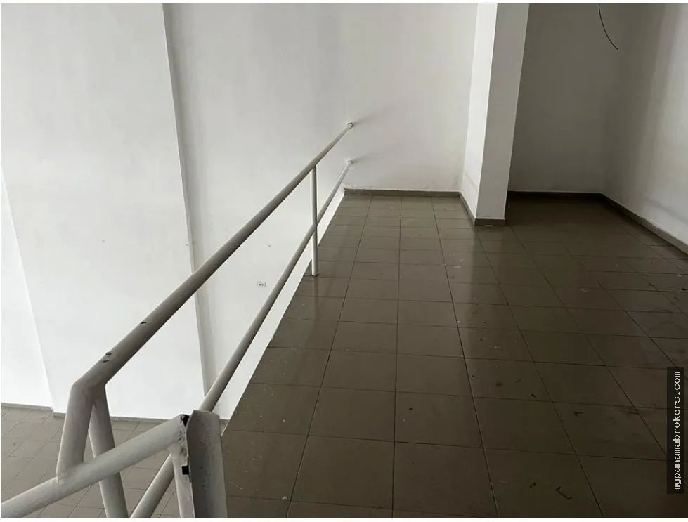 Alquiler de local comercial en plaza mystic hills, el crisol