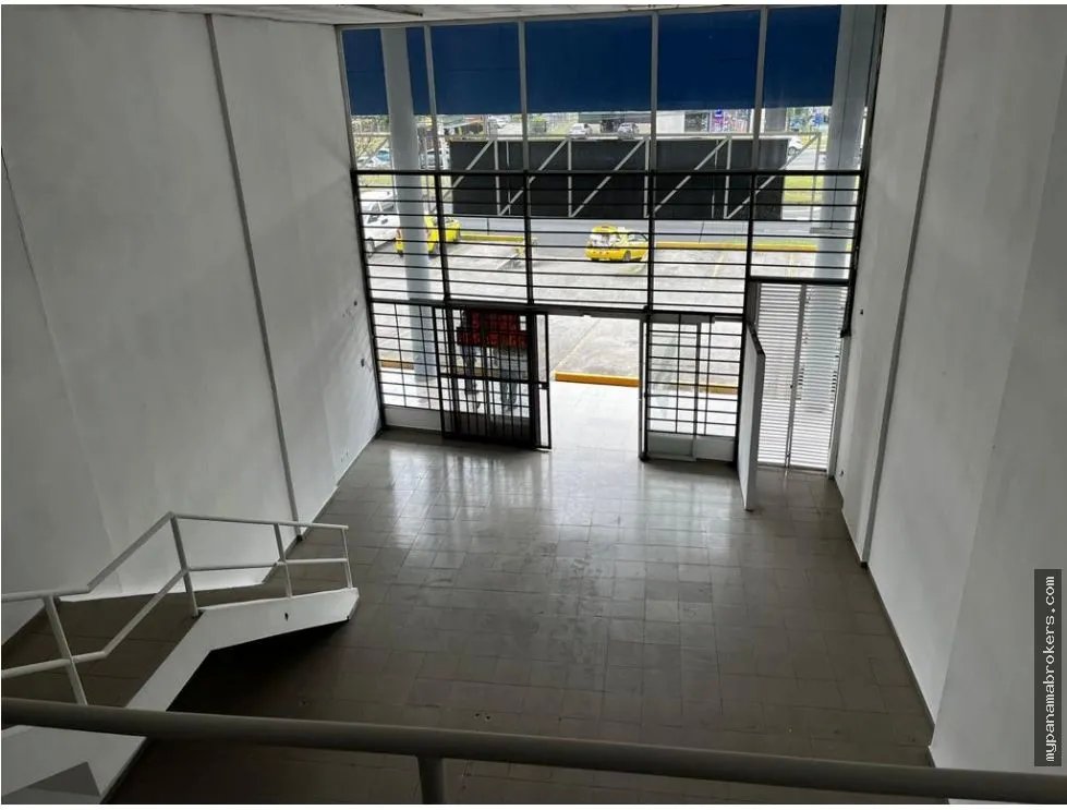 Alquiler de local comercial en plaza mystic hills, el crisol