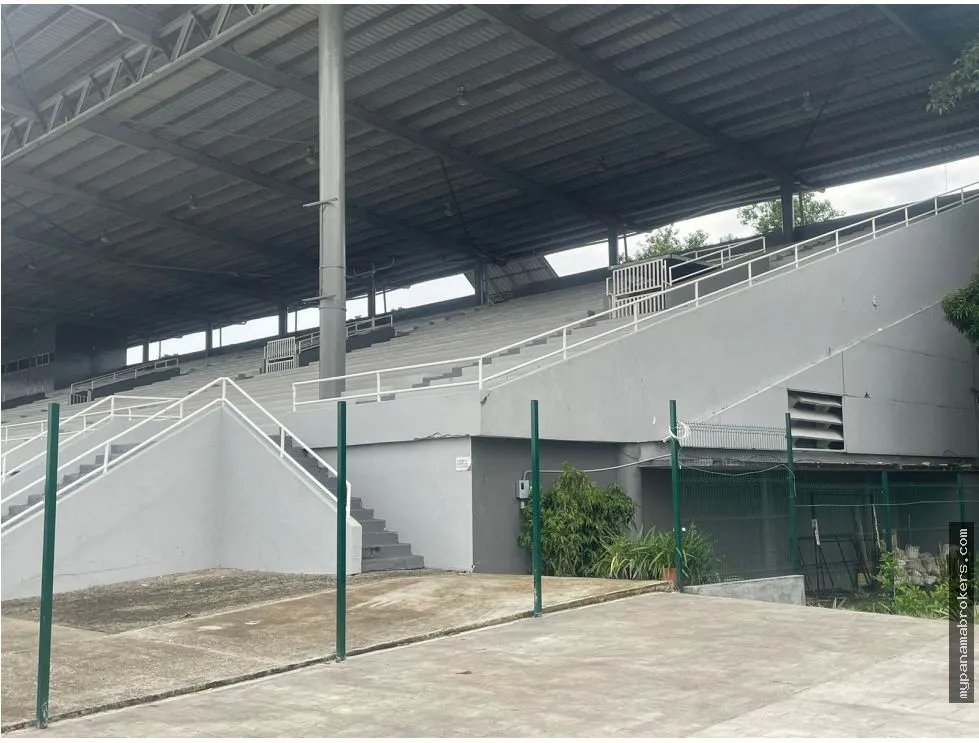 Alquiler de locales en parking site, ciudad deportiva irving saladino