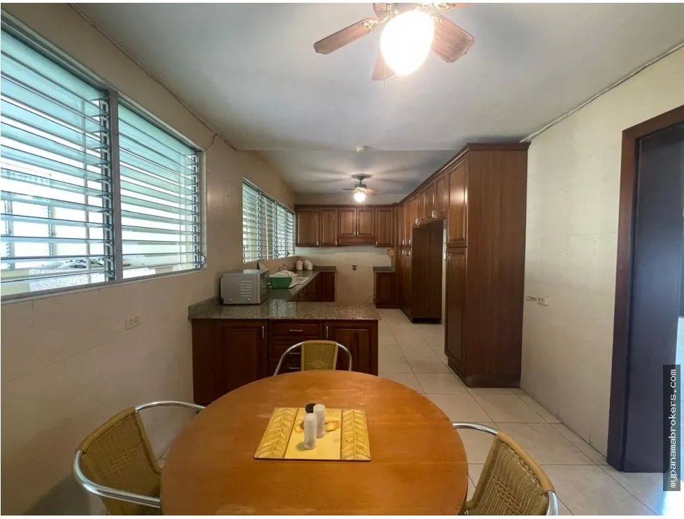 Venta de casa de esquina con terreno en obarrio, panamá