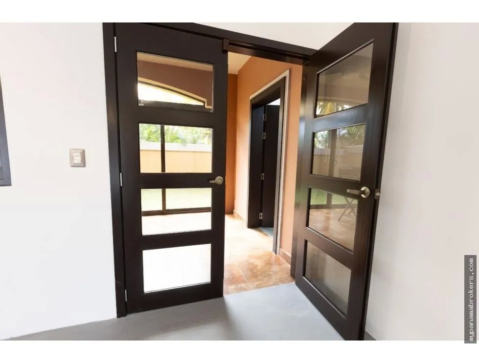 Venta de casa amoblada en residencial el doral, costa sur, panamá