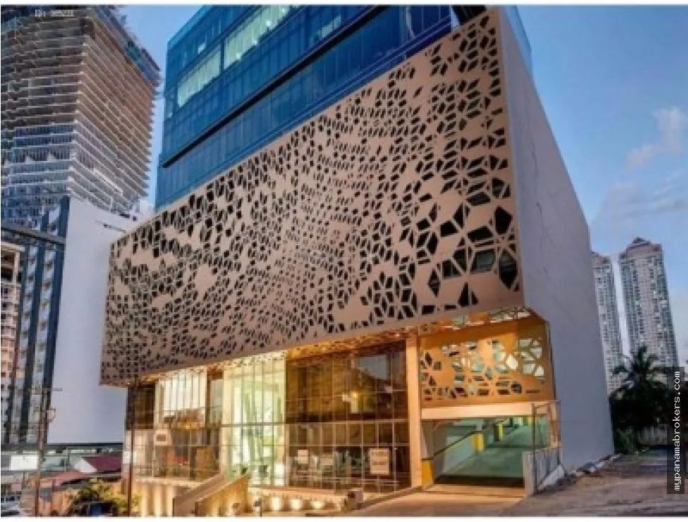 Alquiler de oficina remodelada en habitats plaza, calle 51, panamá