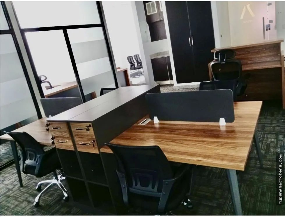 Alquiler de oficina remodelada en habitats plaza, calle 51, panamá