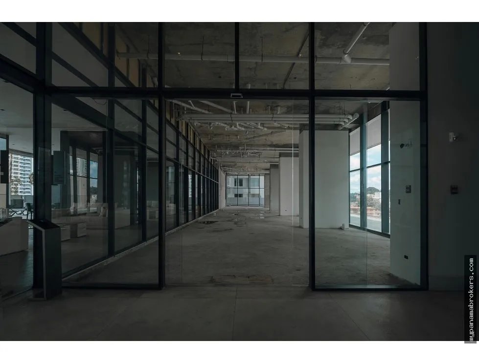 Alquiler de local comercial para restaurante en edificio armani