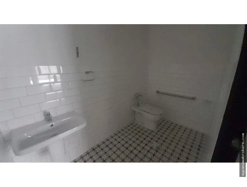 Alquiler de local comercial en la plazuela de alfaro, casco viejo