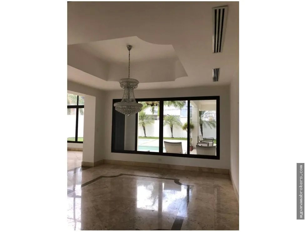 Venta o alquiler de casa vacía en paseo del parque, costa del este