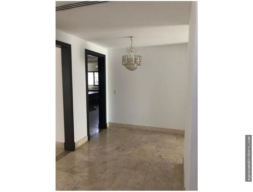 Venta o alquiler de casa vacía en paseo del parque, costa del este
