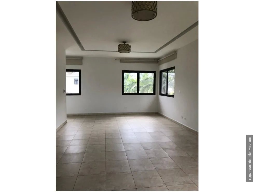 Venta o alquiler de casa vacía en paseo del parque, costa del este