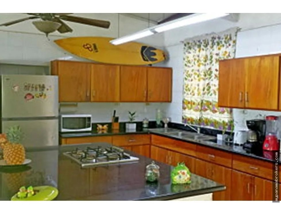 Venta de casa frente al mar en playa corona, san carlos
