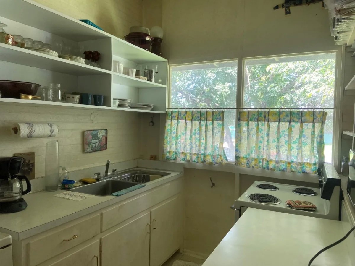 Wooden Tropical Style apartment within a quadruplex in Balboa