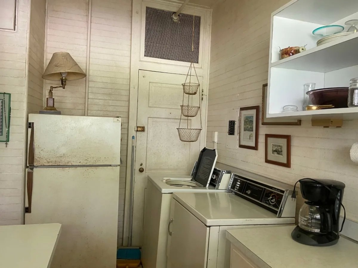 Wooden Tropical Style apartment within a quadruplex in Balboa