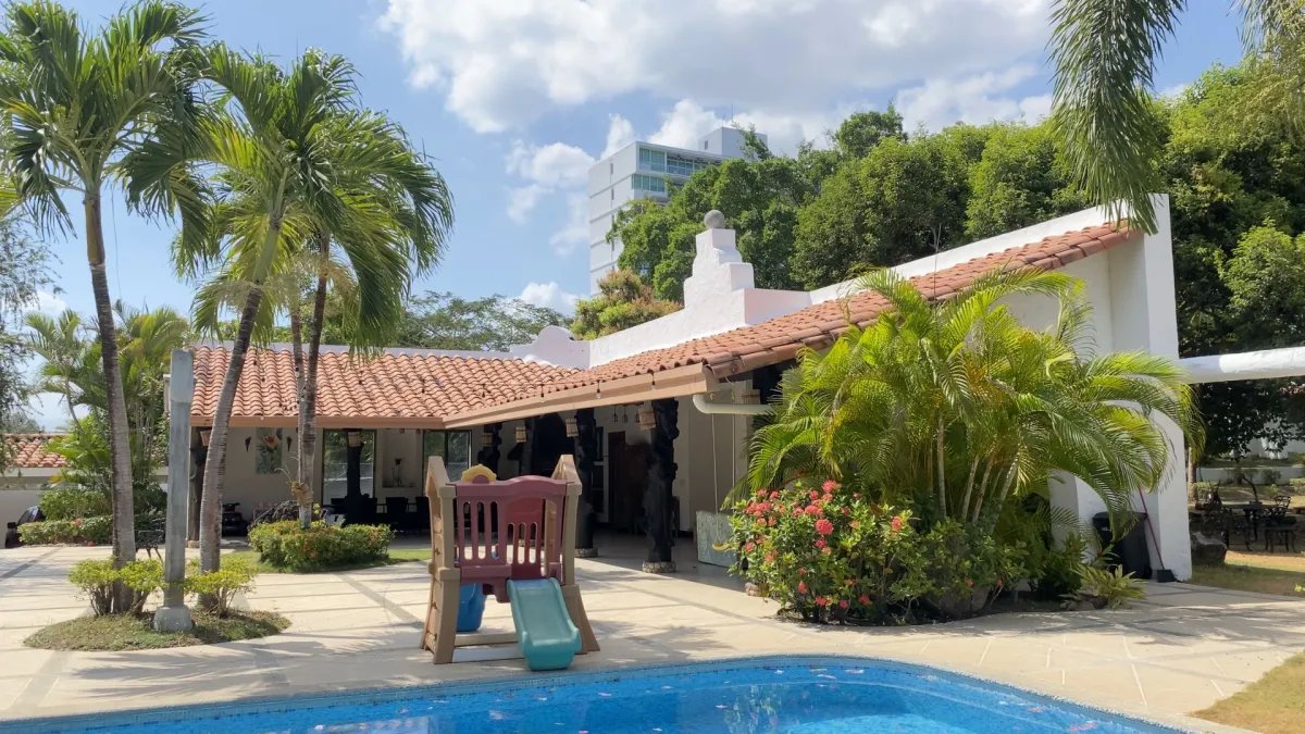 Se vende casa comercial en Llano Bonito, Juan Diaz