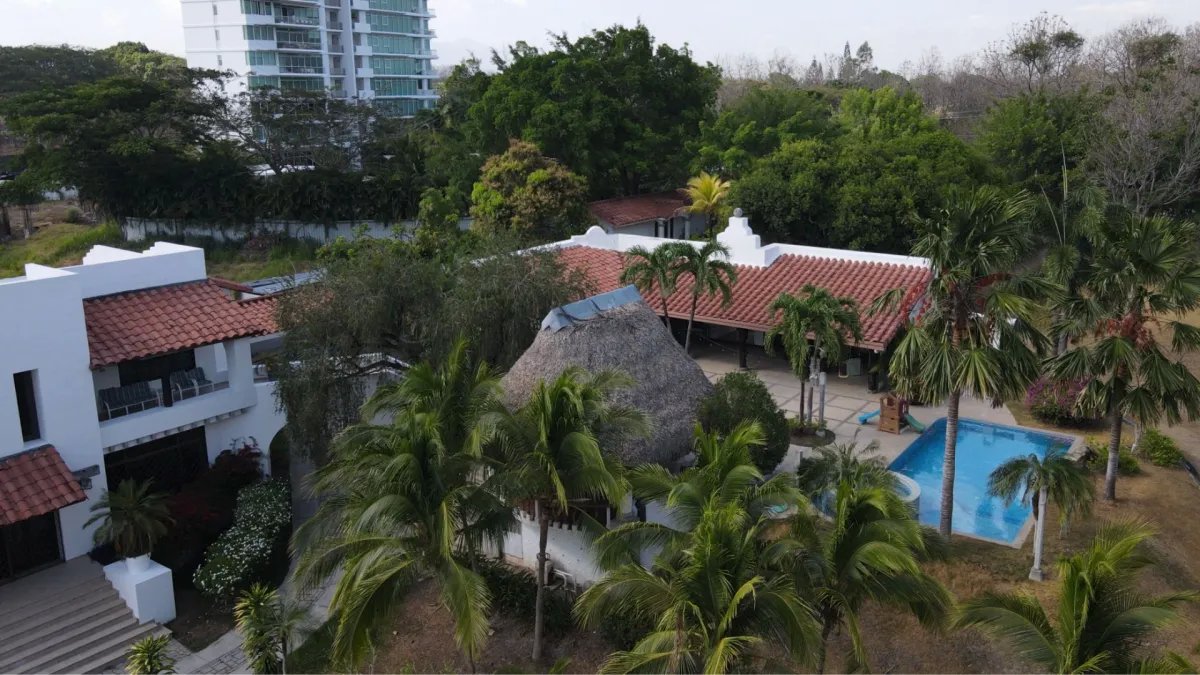 Se vende casa comercial en Llano Bonito, Juan Diaz