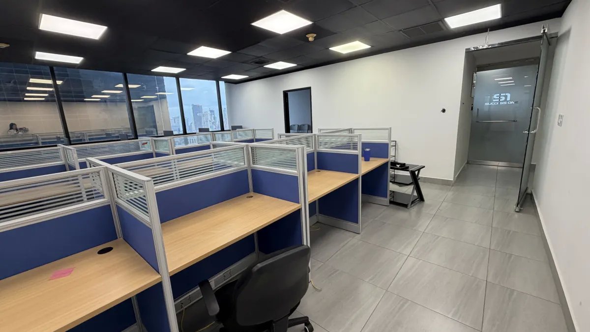ALQUILER DE OFICINA AMOBLADA EN PLAZA BANCO GENERAL, CALLE 50