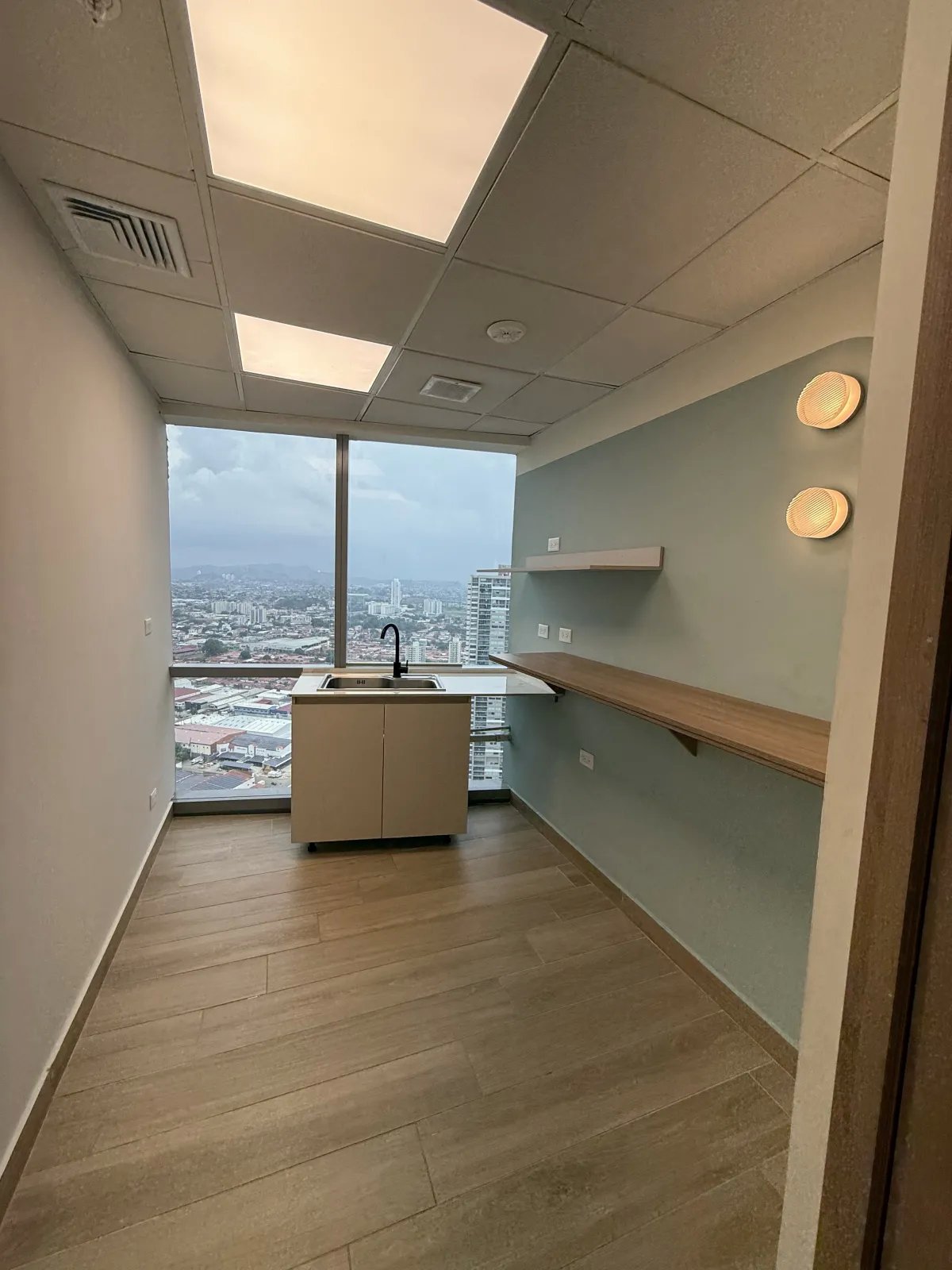 Oficina Amoblada de 122m² en Financial Park, Costa del Este  Corporativa Premium