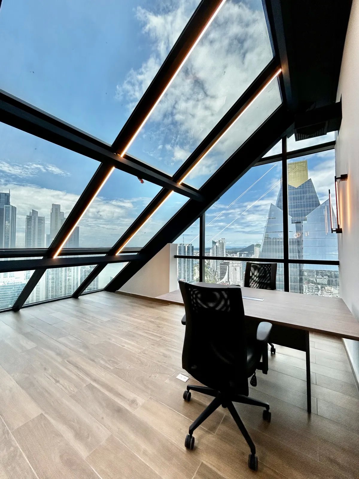 Oficina Amoblada de 154m² en Tower Financial Center, Calle 50  Lista para Ocupar