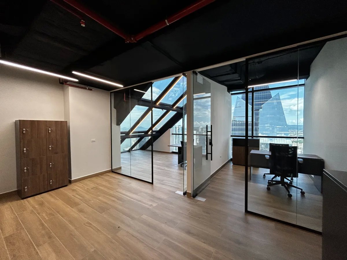 Oficina Amoblada de 154m² en Tower Financial Center, Calle 50  Lista para Ocupar