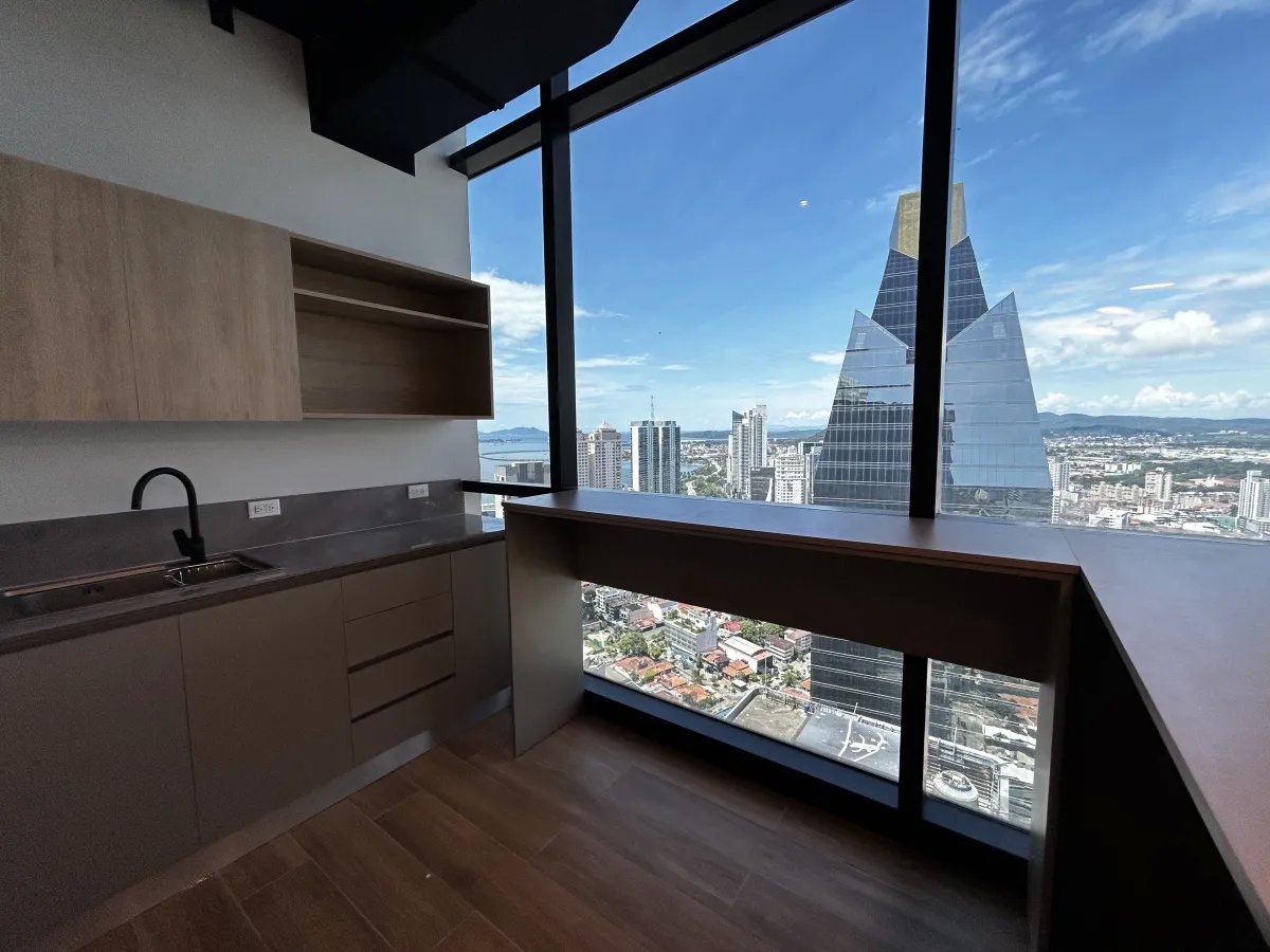 Oficina Amoblada de 154m² en Tower Financial Center, Calle 50  Lista para Ocupar