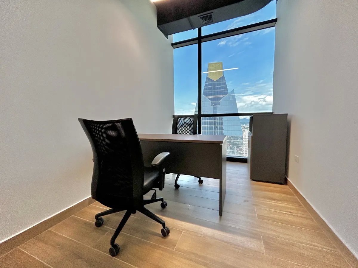 Oficina Amoblada de 154m² en Tower Financial Center, Calle 50  Lista para Ocupar